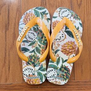 Havaianas FARM RIO Tropical Pineapple Print Flip Flops with Yellow Straps